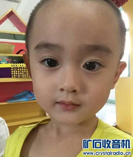 大中国就是神奇,大眼小男孩撞脸赵丽颖 简直一