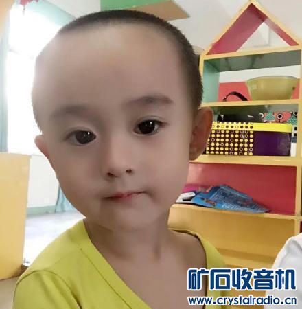 大中国就是神奇,大眼小男孩撞脸赵丽颖 简直一