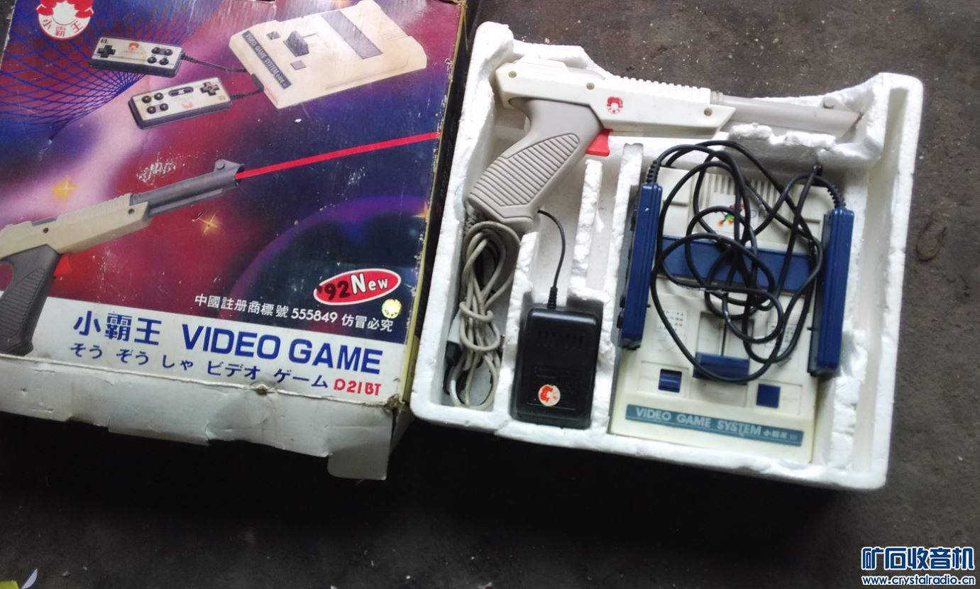 小霸王 任天堂经典游戏机 红白机 蓝白机 - 〓新