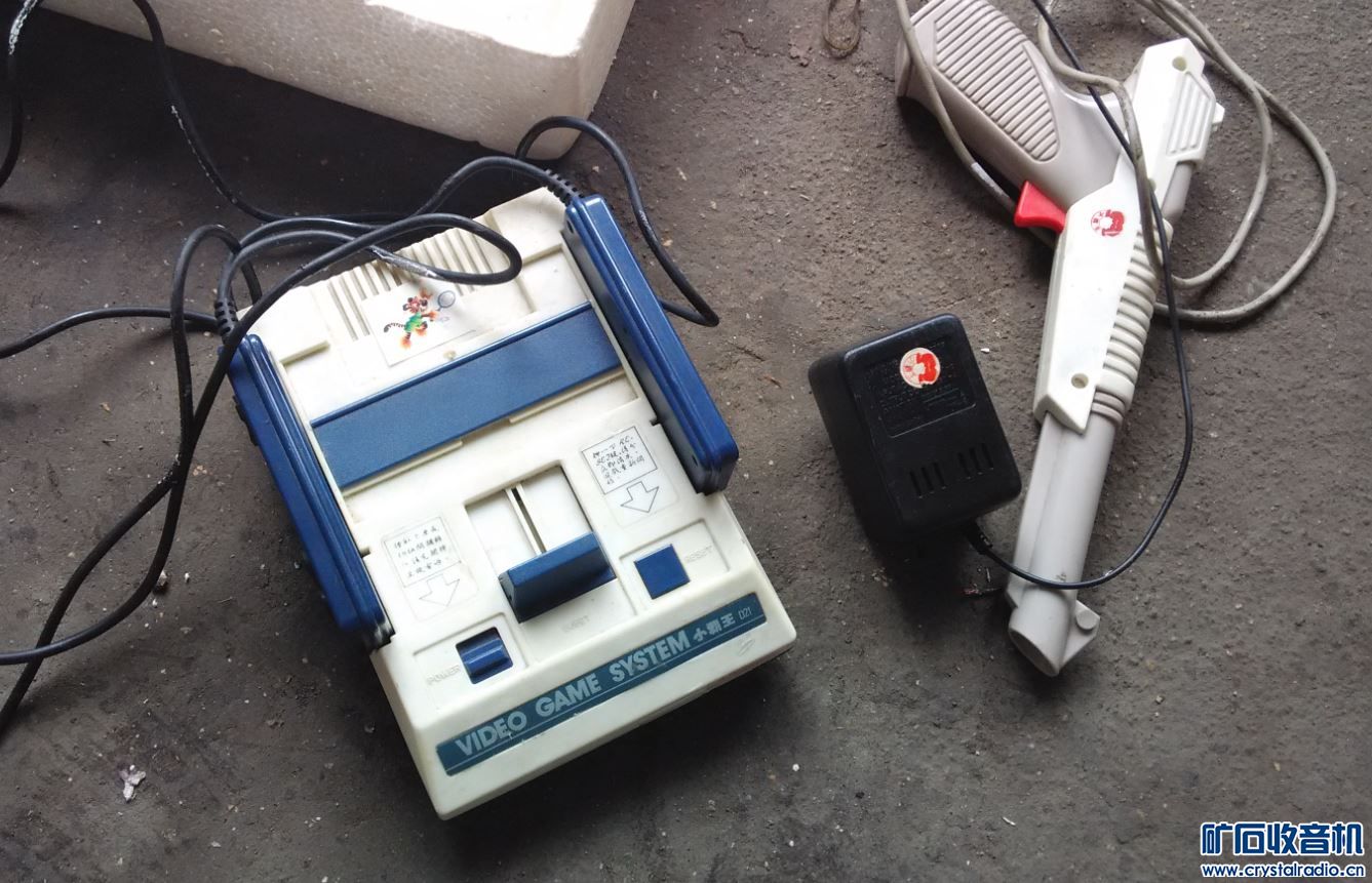 小霸王 任天堂经典游戏机 红白机 蓝白机 - 〓新