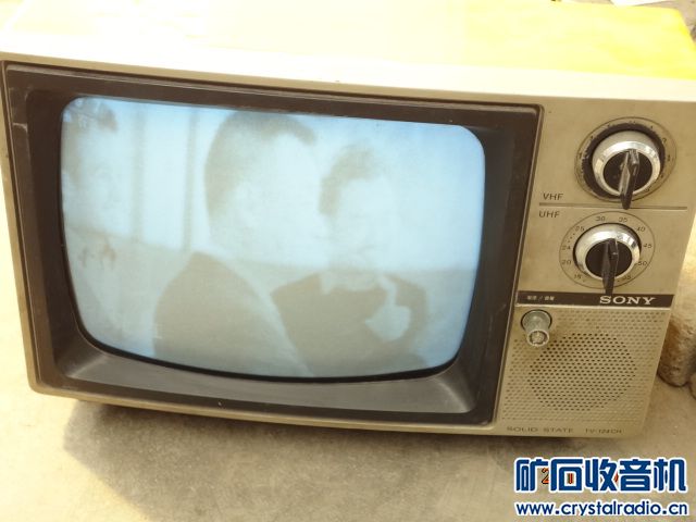 今天收藏了一个小日本的索尼12寸的黑白电视