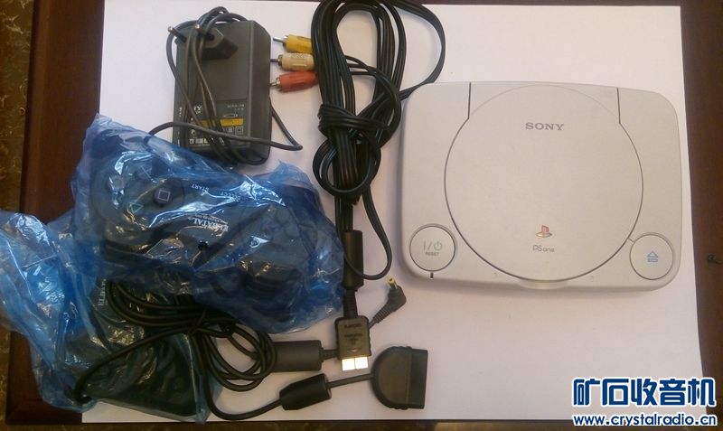 索尼PS1游戏机主机、电源、数据线、手柄(85