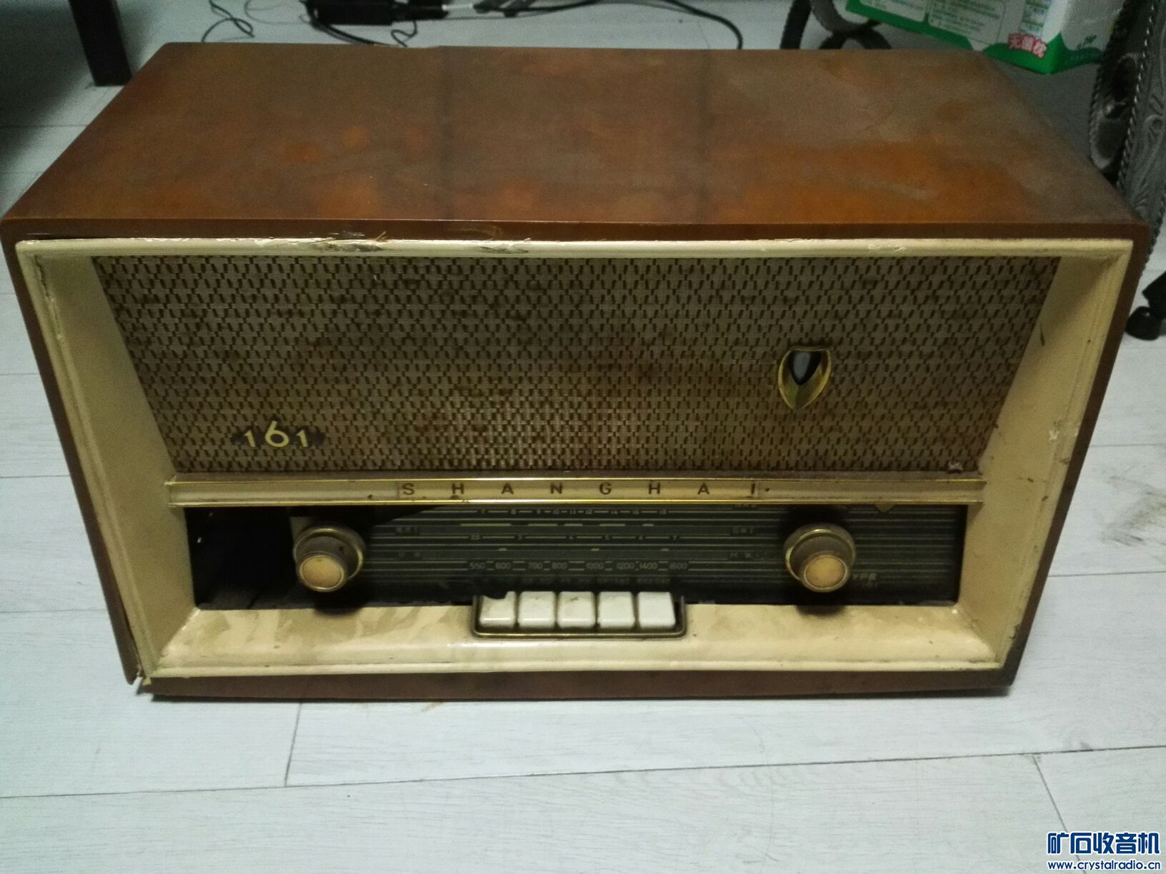 出 一台非常可惜的上海161型电子管收音机,只