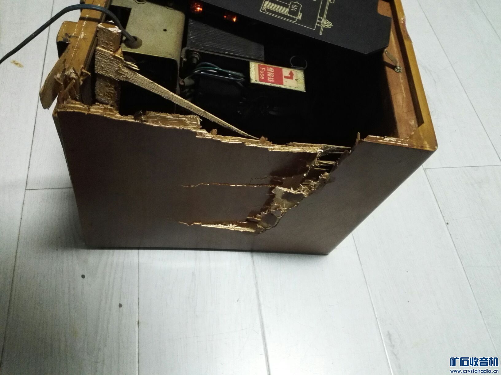 出 一台非常可惜的上海161型电子管收音机,只