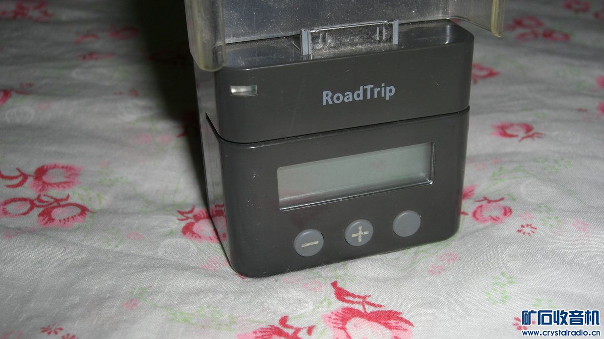 出苹果IPod 30G硬盘播放器和配套的车用