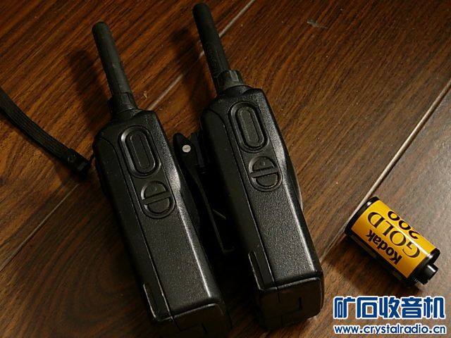 两只不知频段的摩托罗拉A8对讲机,79元出。 -