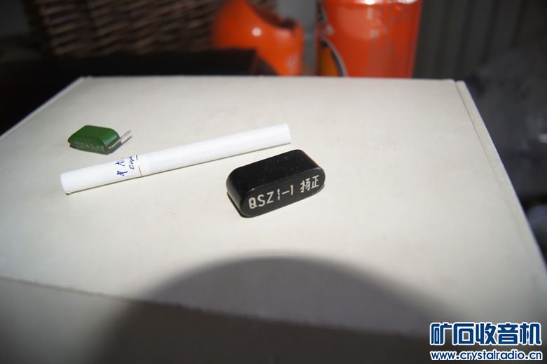 请教有个为什么有的管子的消气剂是蓝黑色的?