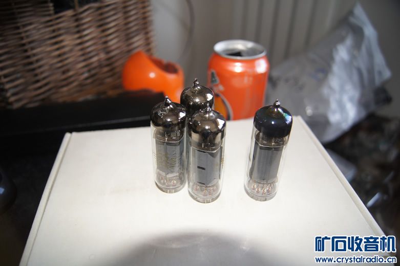 请教有个为什么有的管子的消气剂是蓝黑色的?