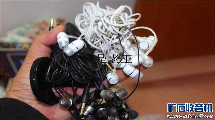 无牌的金属外壳重低音耳机和sony 铁三角一起