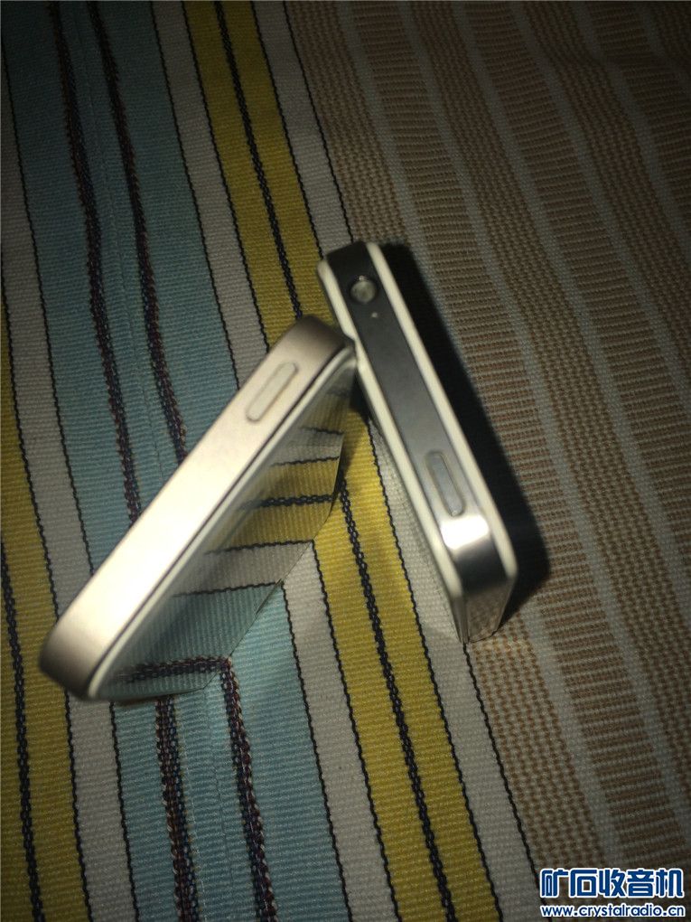 两个苹果手机 一个用移动卡 一个用电信卡 一个