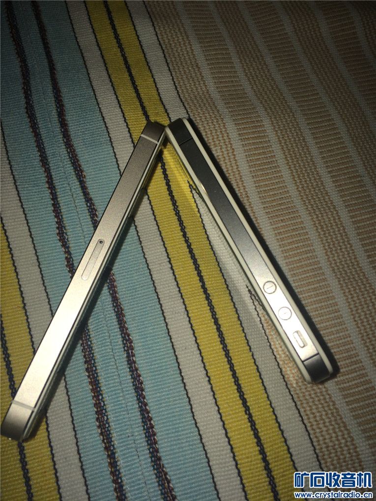 两个苹果手机 一个用移动卡 一个用电信卡 一个