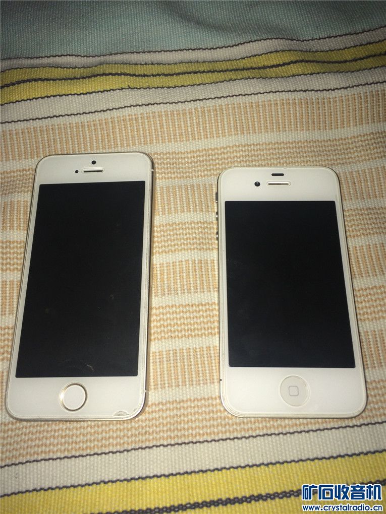 两个苹果手机 一个用移动卡 一个用电信卡 一个