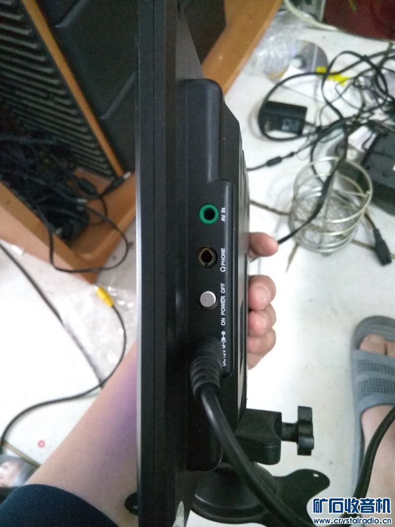 出2个小米路由 2台液晶小电视 一个平板电脑 -