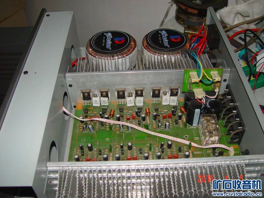 出一套纯功放和前级和一个汽车低音炮高清图片