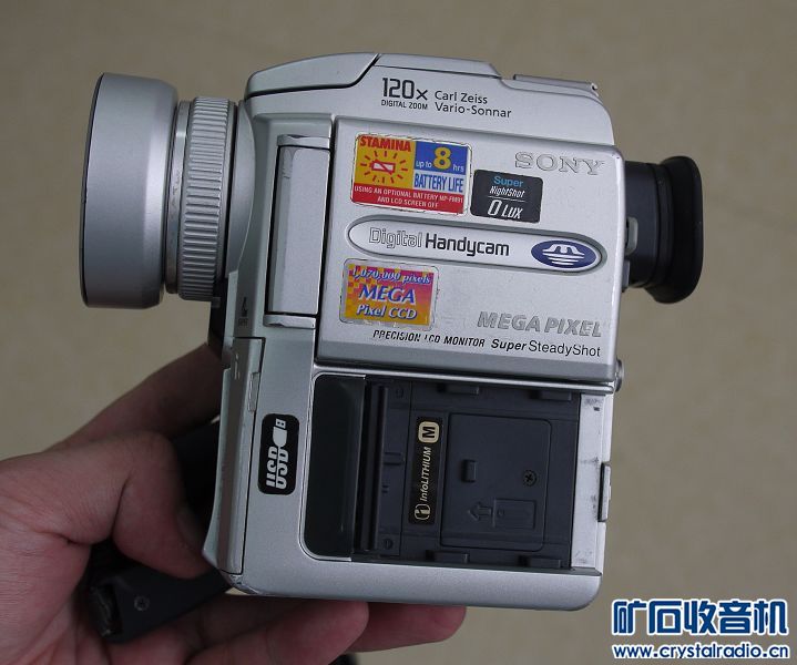 数码摄像机:索尼DCR-PC110E(Mini DV磁带);柯