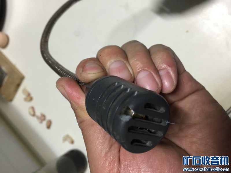 有电机驱动的螺杆一条,胜利指针式钳表,两个胜