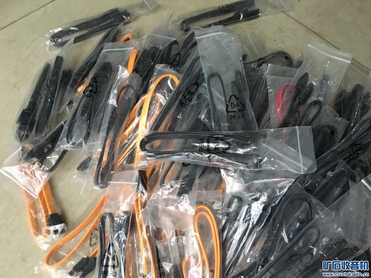 90根硬盘线,5根DVI 2个硅箱 1台压数机 等 - 〓