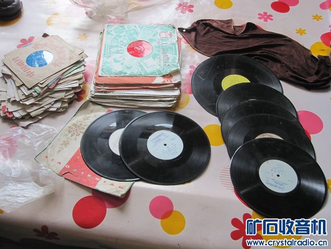 各种老唱片 小米手机 充电手电筒 切刀 - 〓器材