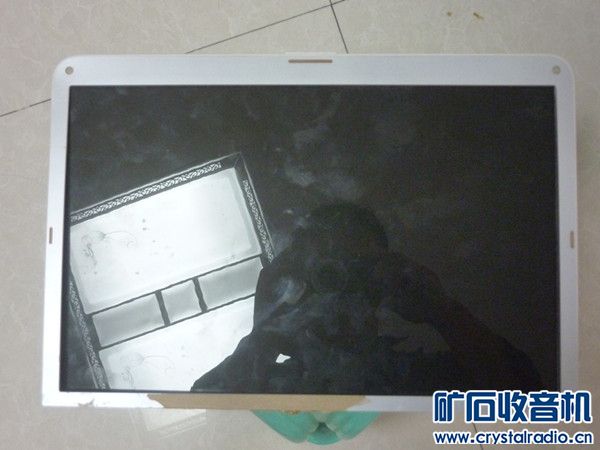 出块索尼笔记本拆下的屏幕,还有漂亮的进口电
