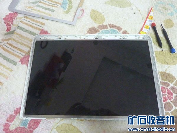 出块索尼笔记本拆下的屏幕,还有漂亮的进口电