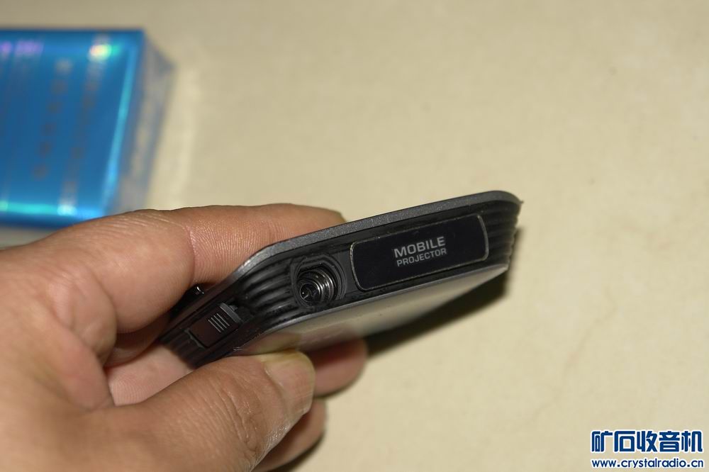 烟盒大小的DLP微型投影 85元 Sony d-ne900 C