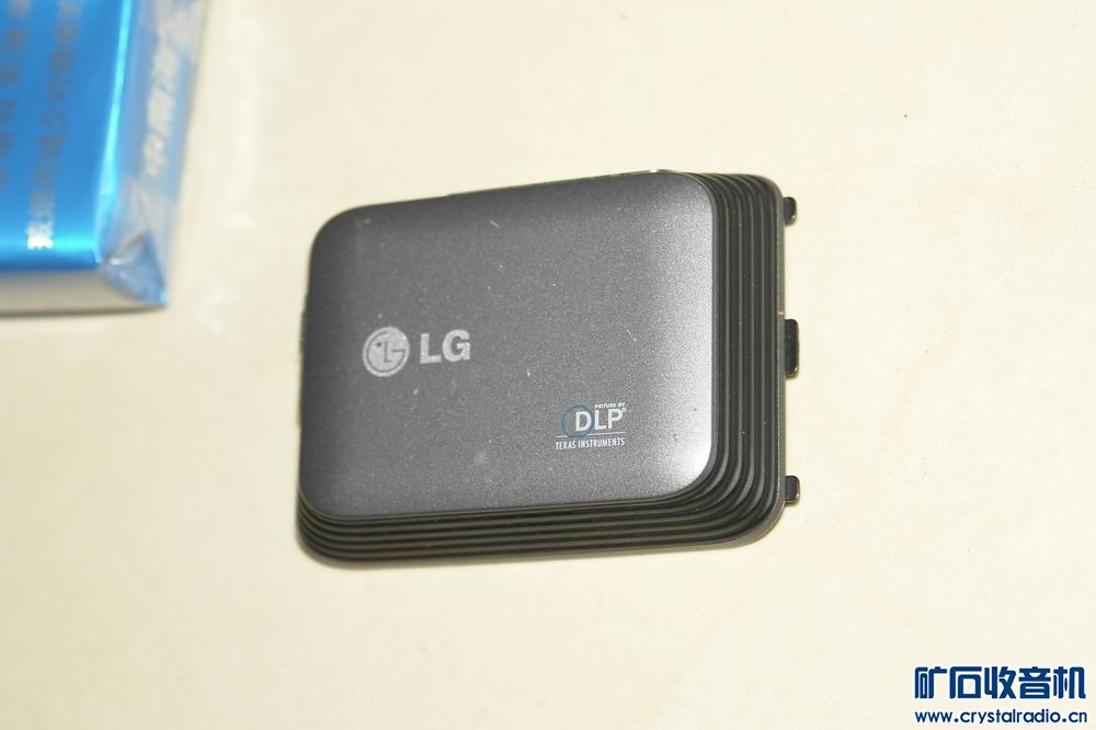 烟盒大小的DLP微型投影 85元 Sony d-ne900 C