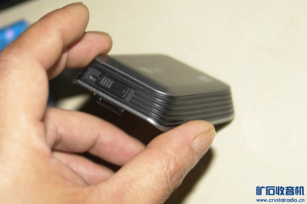 烟盒大小的DLP微型投影 85元 Sony d-ne900 C