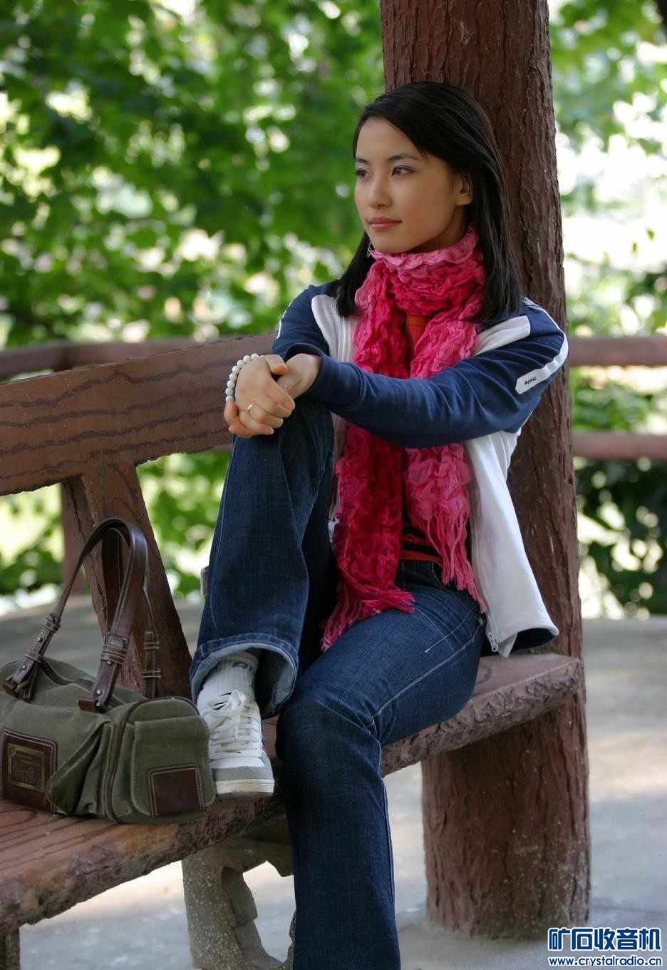 公园清纯牛仔裤美女 - 〓原创摄影天地〓 - 矿石