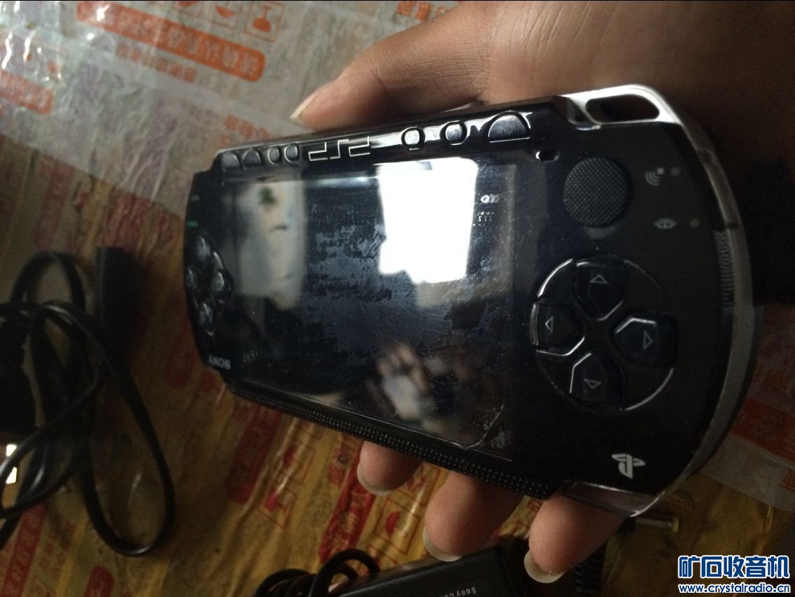索尼PSP1000游戏机 一电一充 配4G卡 应该是