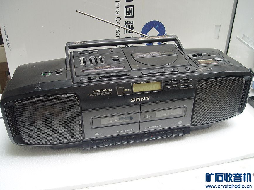 一台高档的索尼CFD-DW93收音CD磁带手提一