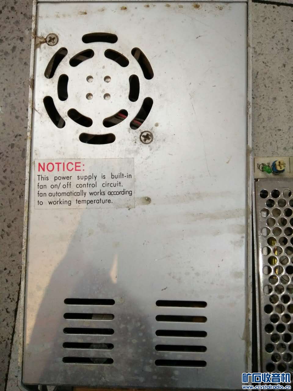 盘录像机,开关电源,多个空气开关,还有不认识的