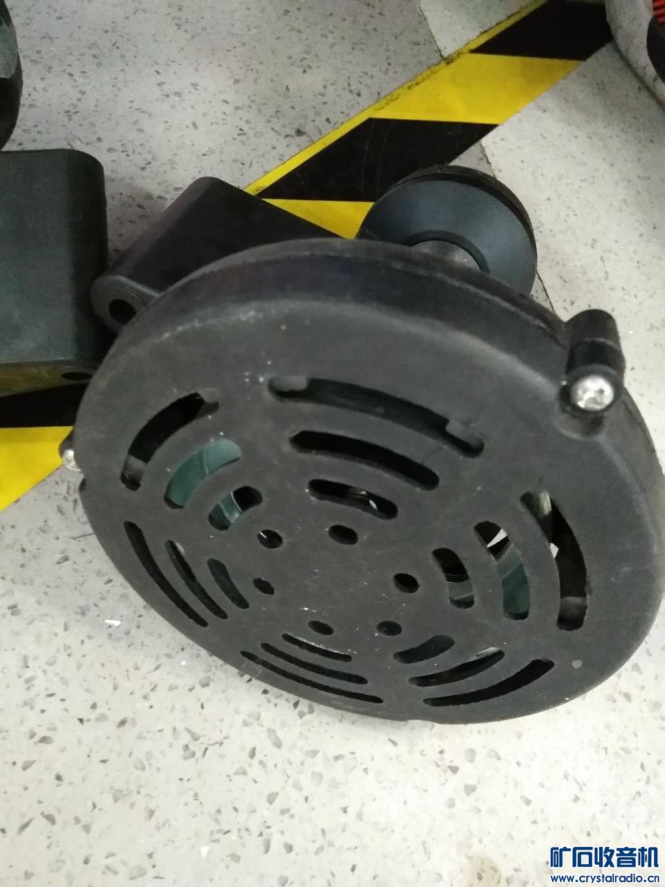 盘录像机,开关电源,多个空气开关,还有不认识的