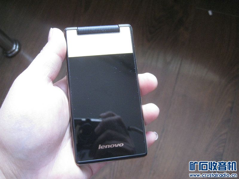 联想大翻盖 安卓手机 对折翻盖的 有点像三星W