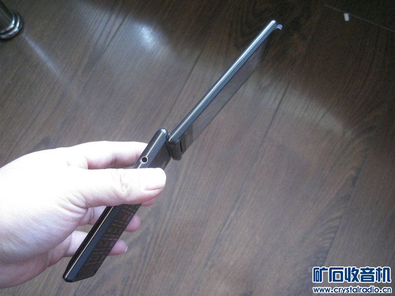 联想大翻盖 安卓手机 对折翻盖的 有点像三星W