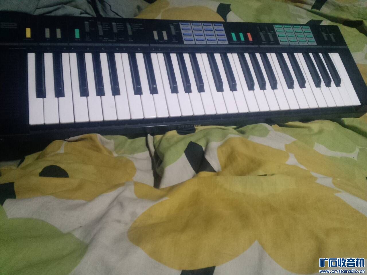 诺基亚威图手机和雅马哈电子琴还有佳莺老式木