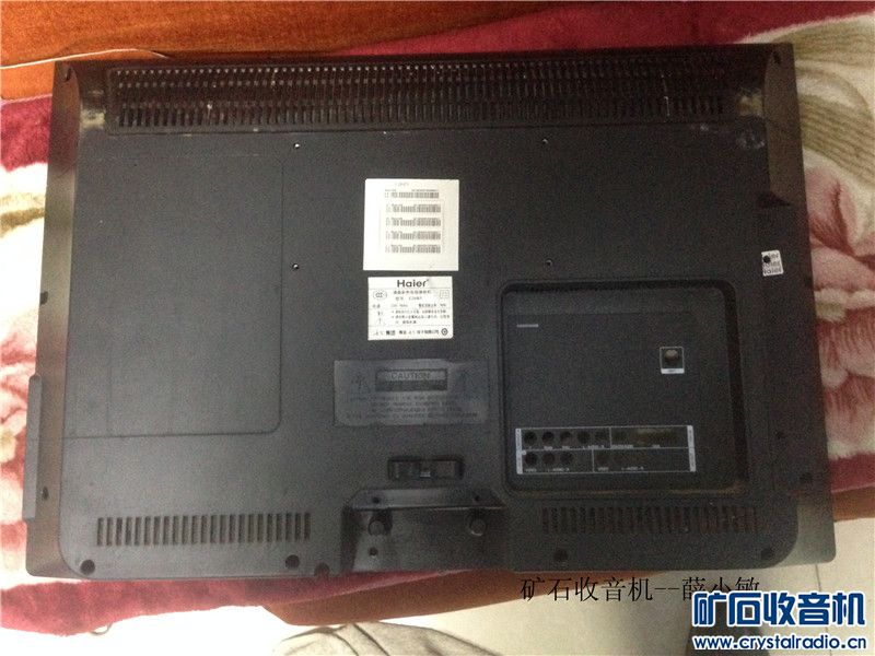 看原机主板的位置，是在后面擦的