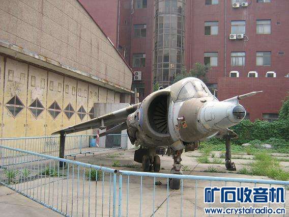 还记得的吗?神奇的英国产垂直起降飞机--鹞! -