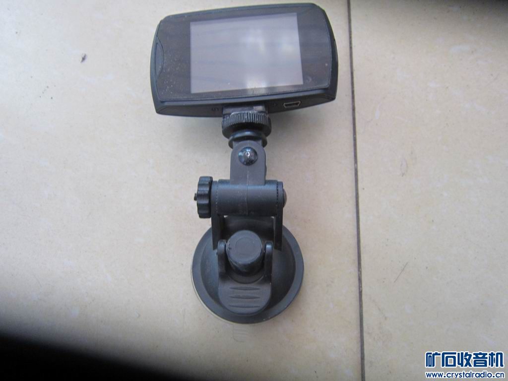 电脑主板,记录仪,照相机,手机尸体,等杂物