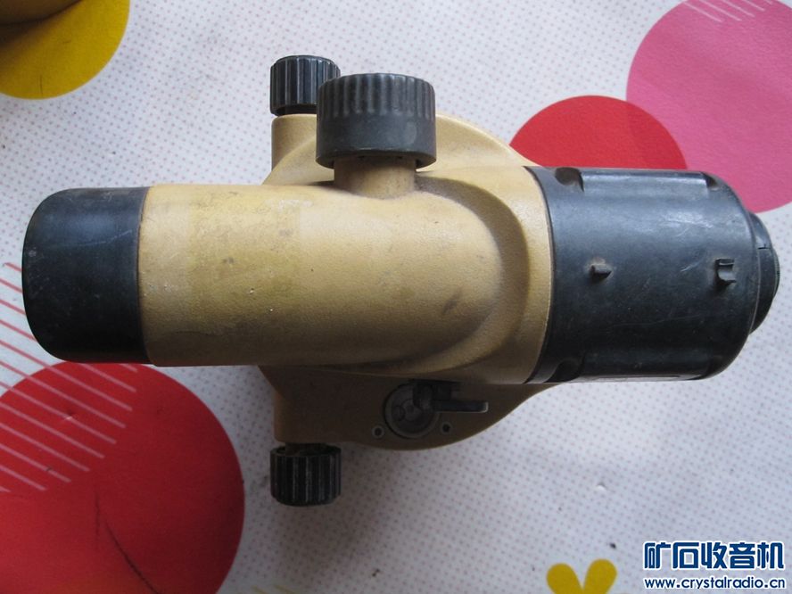 一个可能是测距离的仪器 光钎猫 喇叭3个等等