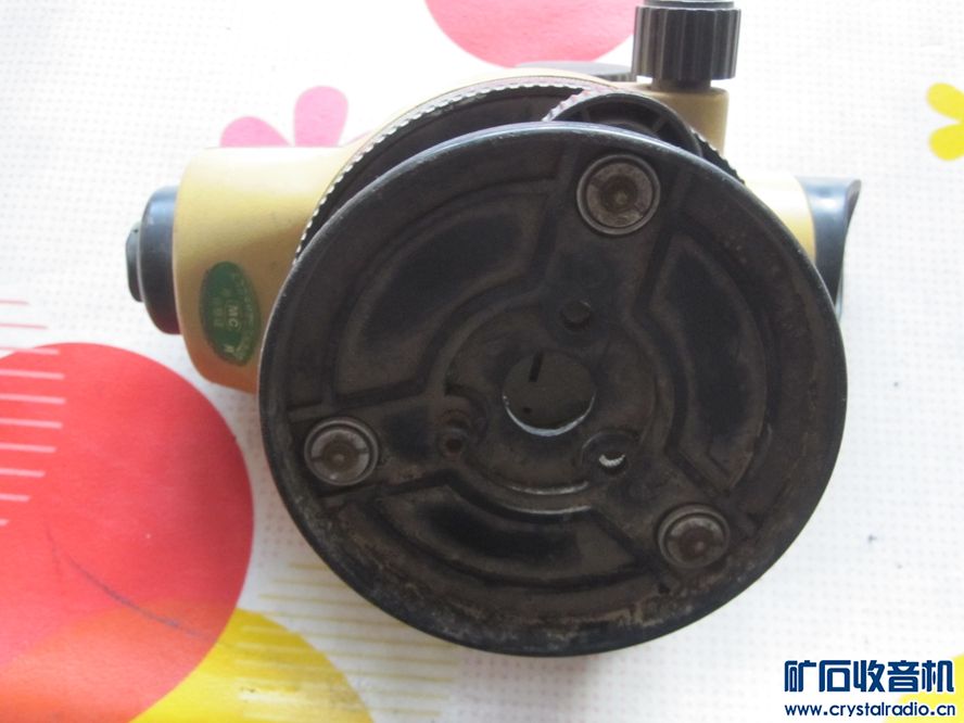 一个可能是测距离的仪器 光钎猫 喇叭3个等等