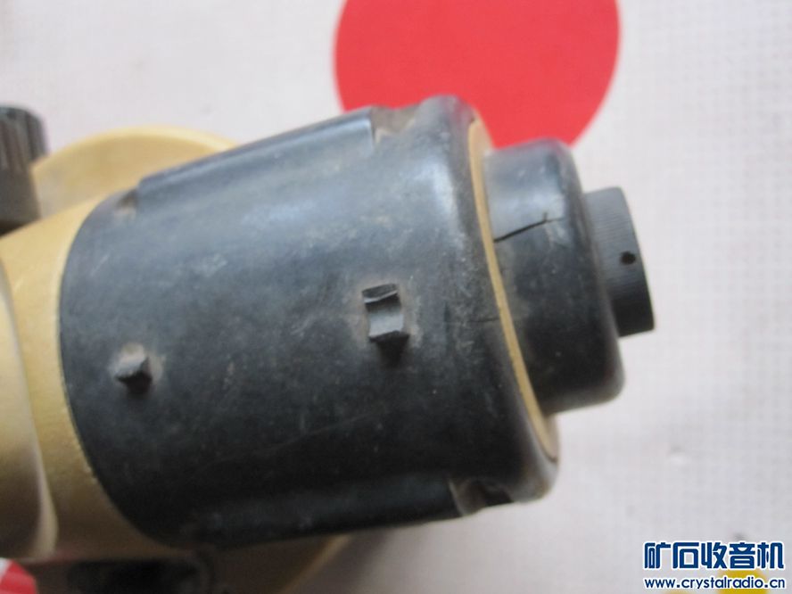 一个可能是测距离的仪器 光钎猫 喇叭3个等等