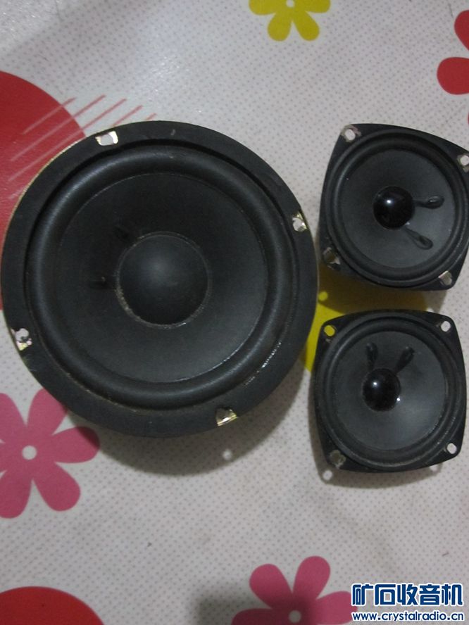 一个可能是测距离的仪器 光钎猫 喇叭3个等等