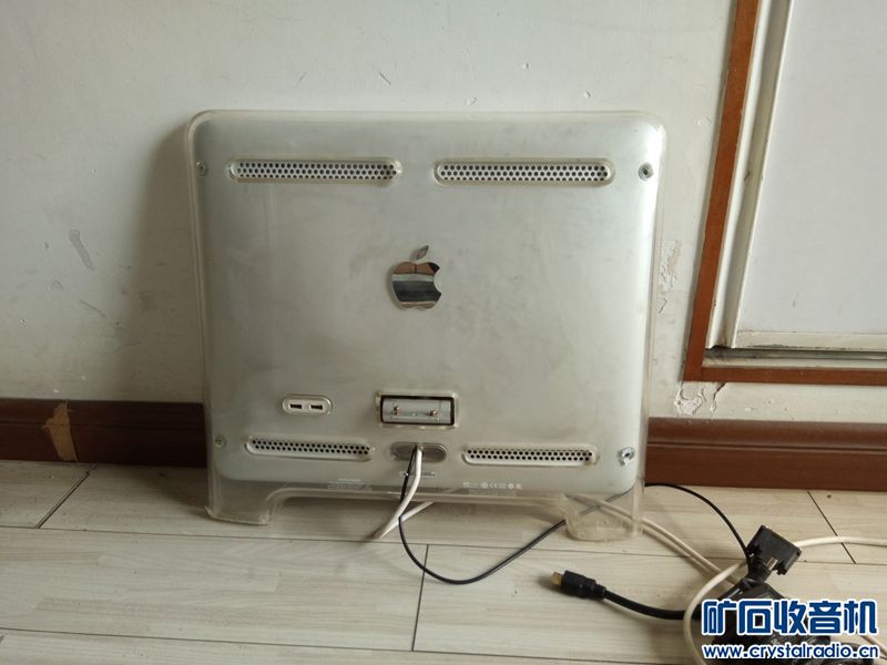 出苹果M7649液晶显示器,显色好作图首选。 - 