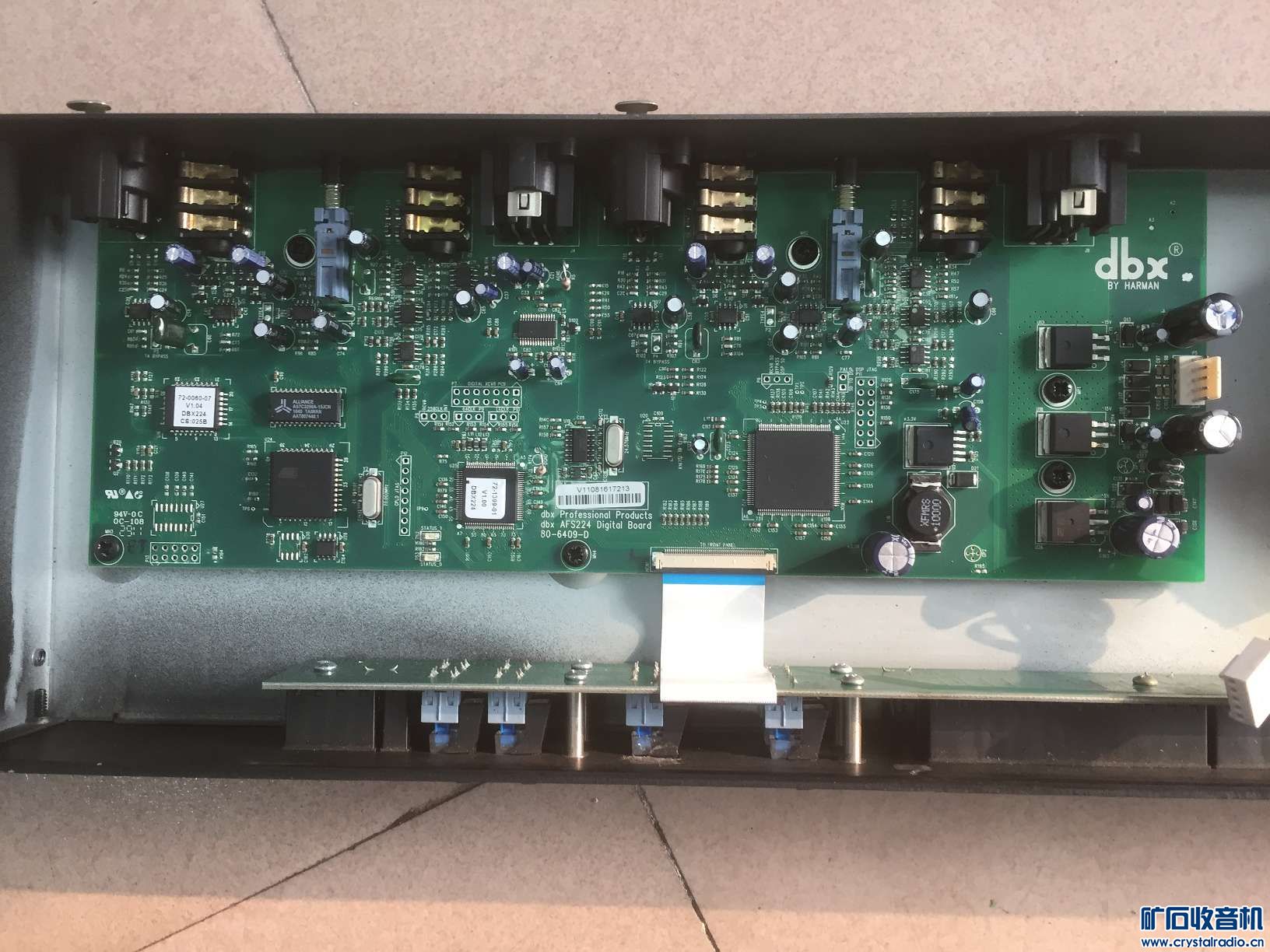 很多电脑显示屏 显卡 主板 内存条 测试仪