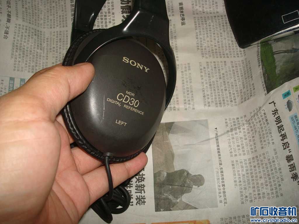 尼康5700经典相机 索尼监听耳机 德生收音机 飞