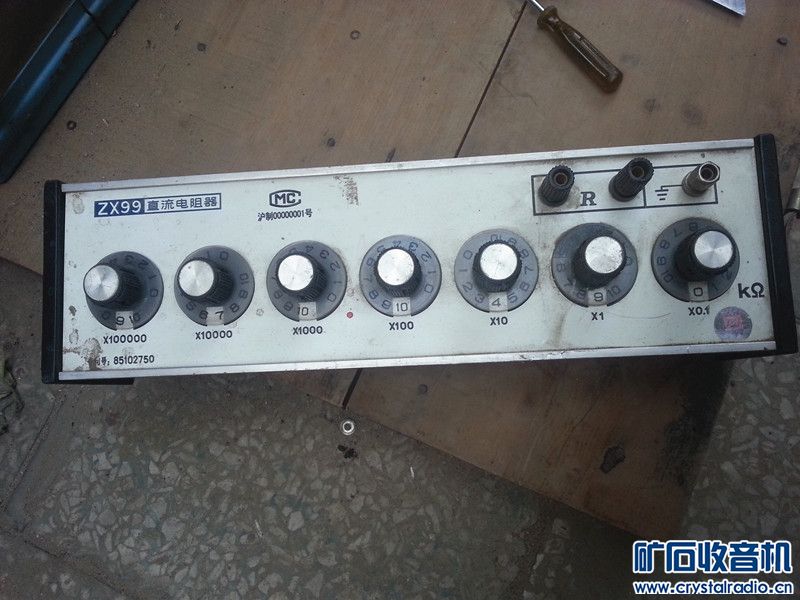 出水泥电阻、电阻箱、电源、接线架等 - 〓器材