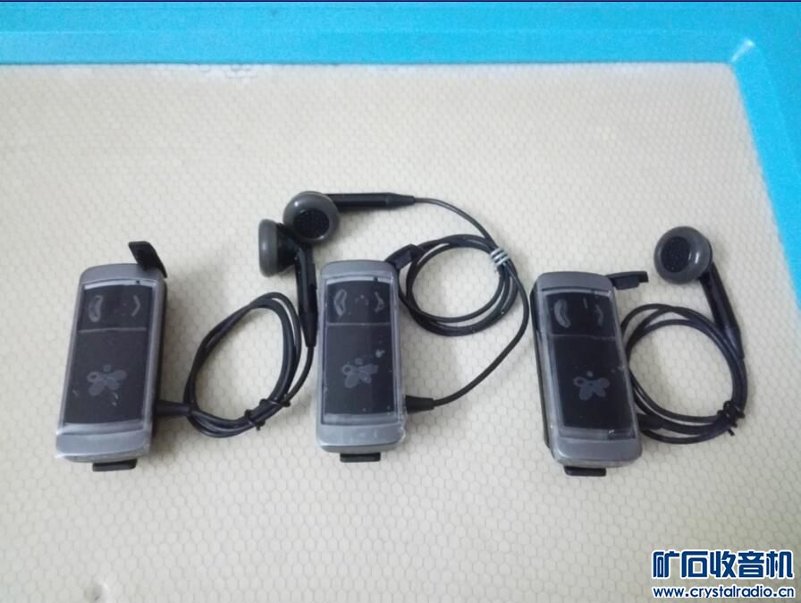 送几个车机机芯和配件车机、蓝牙耳机和一个上