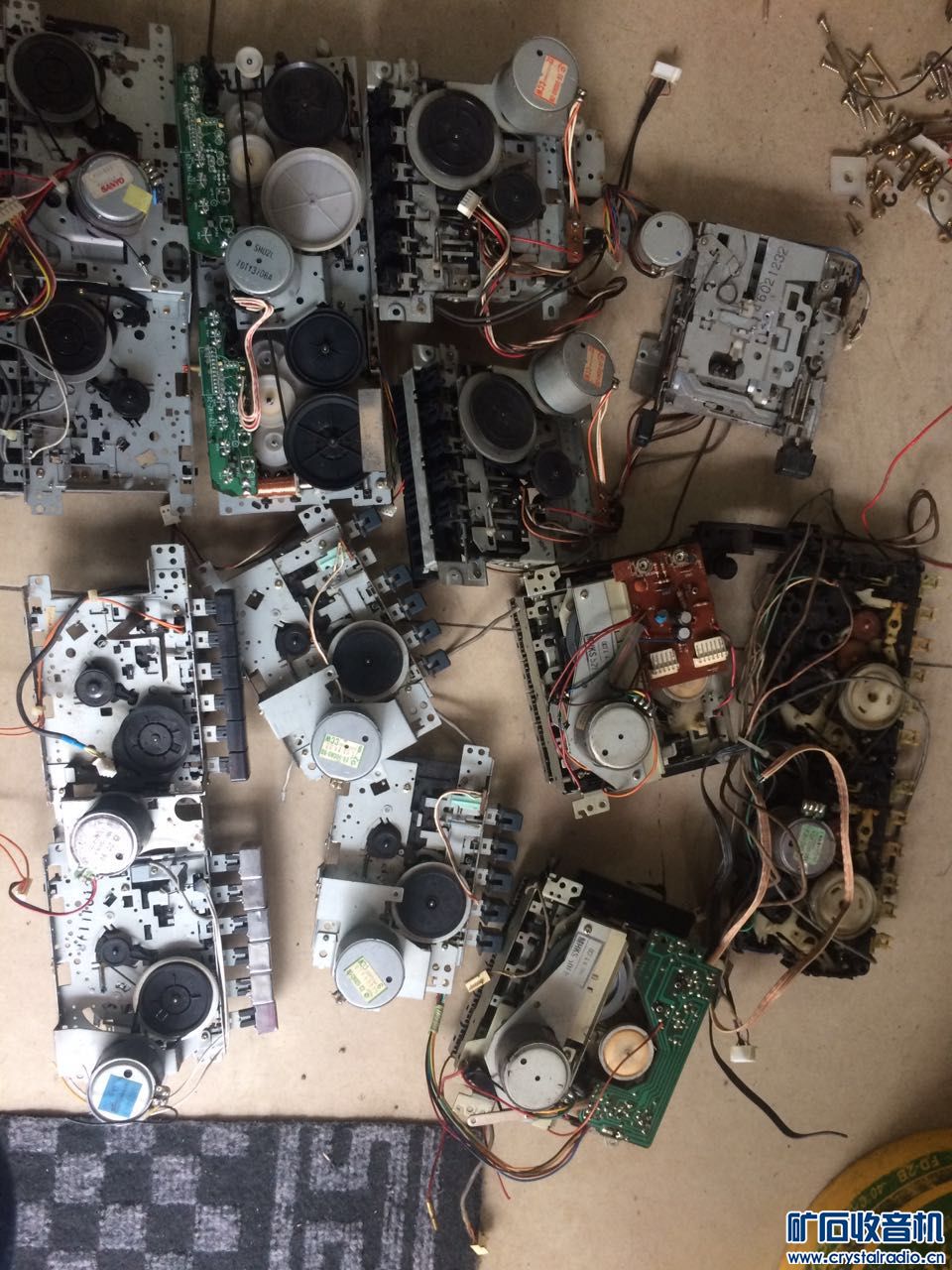 记本电脑 老电子管一堆 三洋爱华随身听 拆机喇