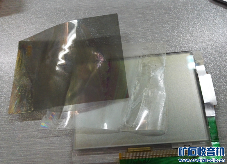 LCD原理的探讨 为什么在偏振片和玻璃之间还