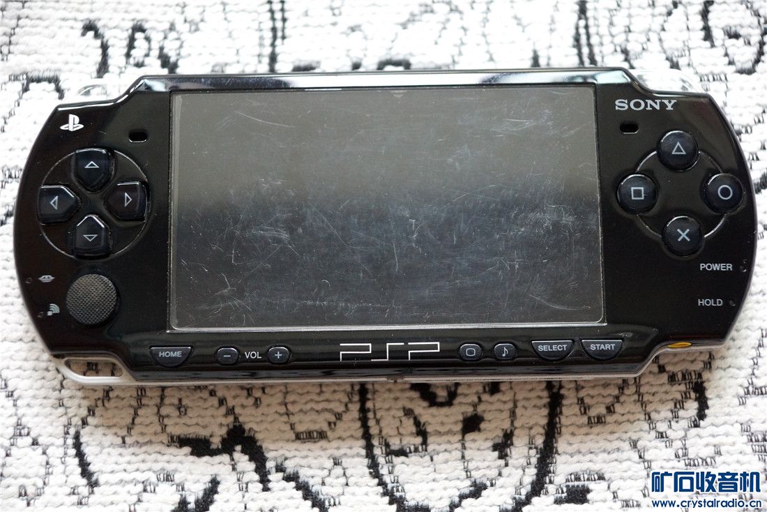 黑色索尼psp2000。索尼ps-one游戏机。技嘉G